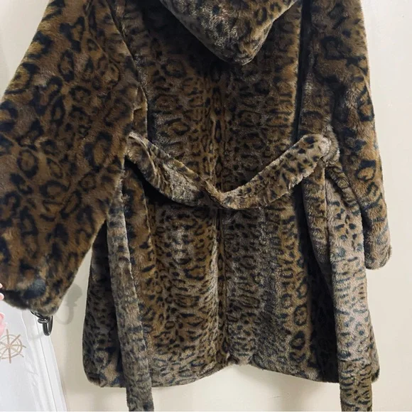 Rebecca Minkoff NWT Leopard Vegan Faux Fur Wrap Belted Coat With Hood Size Large - Picture 9 of 12